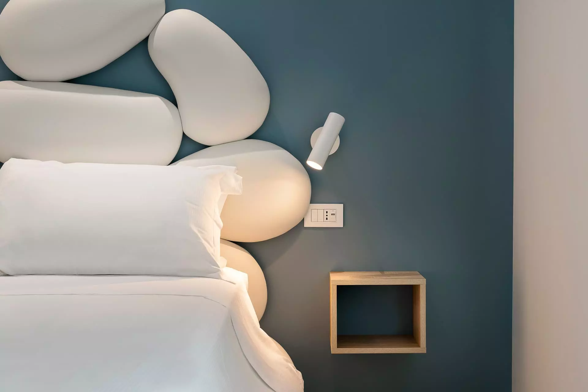 Youmami testata letto di design